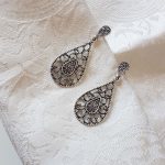silver-teardrop-earrings