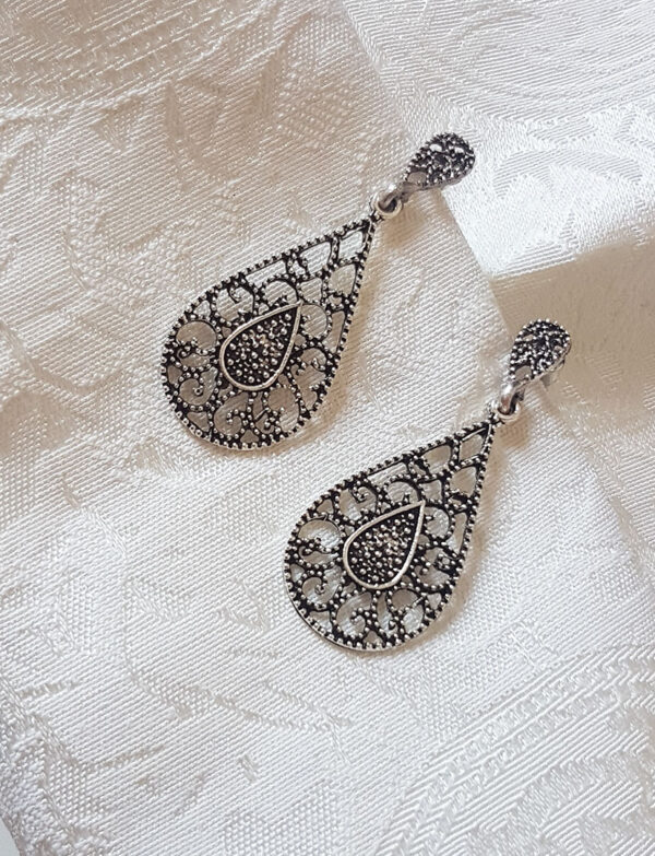 silver-teardrop-earrings